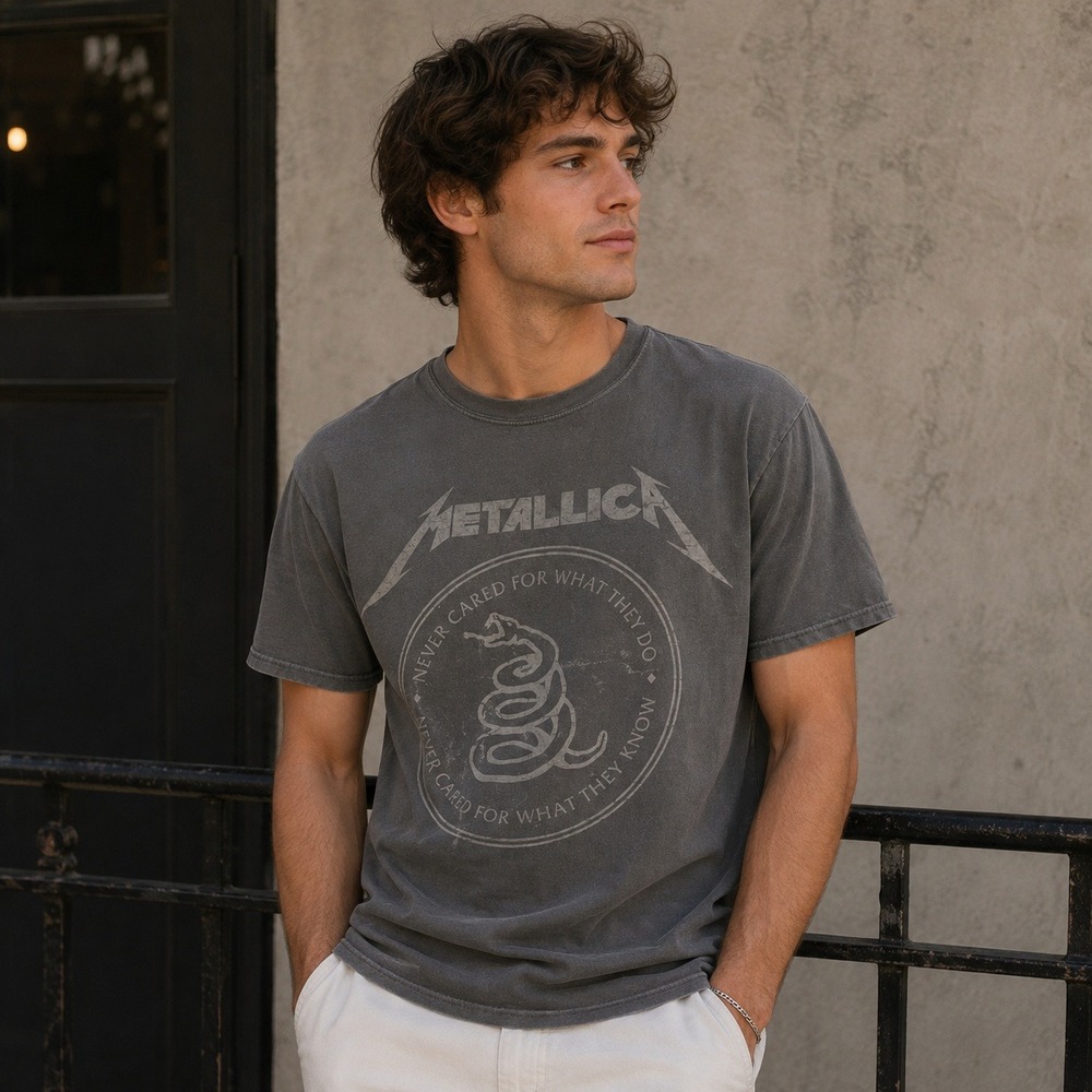 Metallica T-Shirt Mens Medium Black Snake Logo Nothing Else Matters Graphic